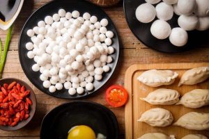 有饺子、有汤圆，有荤有素，大杂烩就是错吗？