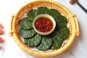 苜蓿饼，用野菜做的饼别有一番滋味