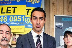 英剧《热血废柴中介》全3季18集(MP4/8.26GB)高清视频/原声中英双字/资源合集【百度云网盘下载】